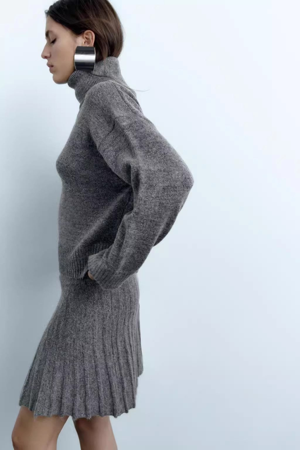 Winter Style Set: Turtleneck Sweater & Pleated Mini Skirt