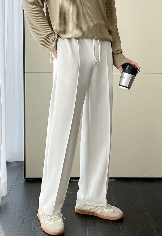Trendy mid-line sweatpants