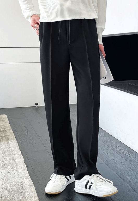 Trendy mid-line sweatpants