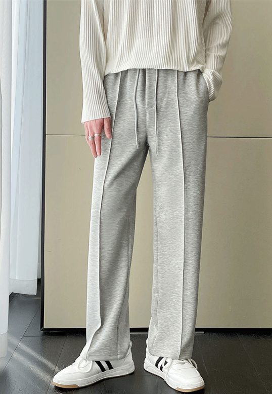 Trendy mid-line sweatpants