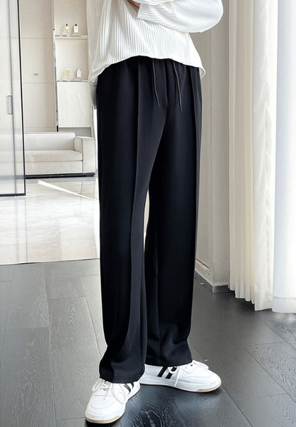 Trendy mid-line sweatpants