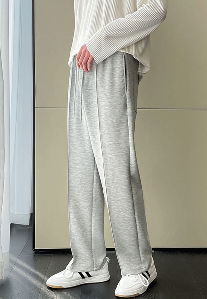 Trendy mid-line sweatpants